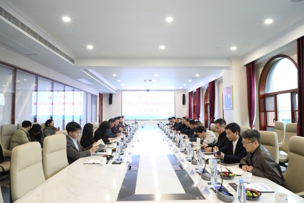 青龍管業(yè)集團(tuán)黨委書(shū)記陳家興率隊(duì)到訪遠(yuǎn)東